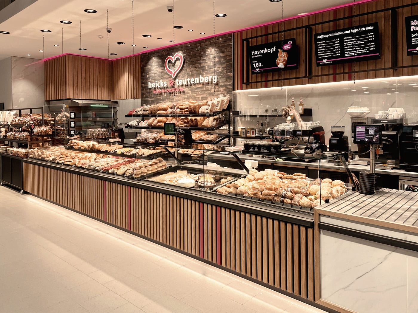 Klares Design, stimmige Farben und harmonisches Beleuchtungskonzept für die neue Bäckereieinrichtung
