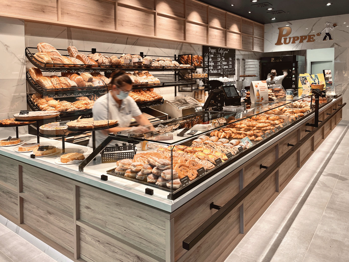 HBplus-Ladenbau-Bäckerei-Café-Puppe-1