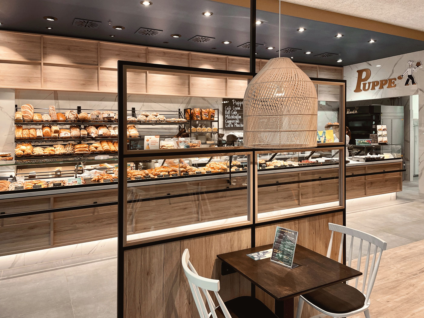 HBplus-Ladenbau-Bäckerei-Café-Puppe-2