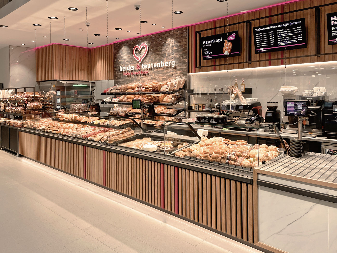 Klares Design, stimmige Farben und harmonisches Beleuchtungskonzept für die neue Bäckereieinrichtung