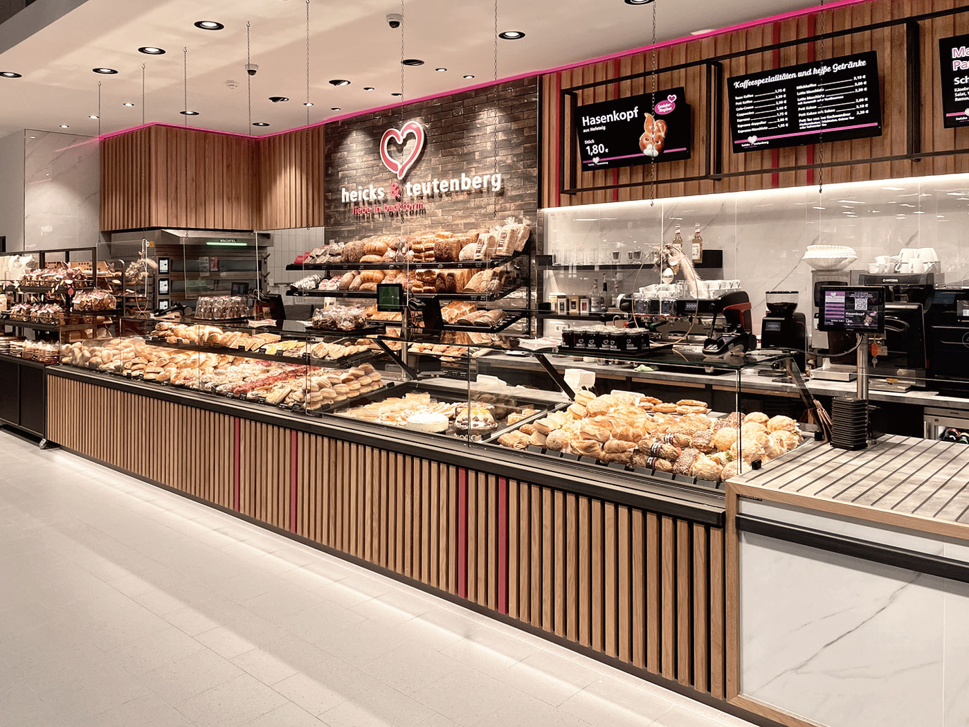 Klares Design, stimmige Farben und harmonisches Beleuchtungskonzept für die neue Bäckereieinrichtung